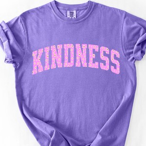 Cita inspiradora de bondad (PNG) para diseños de camisetas positivas, sublimación motivacional de &quot;Sé amable&quot; para concienciar sobre la salud mental, amor propio (PNG)