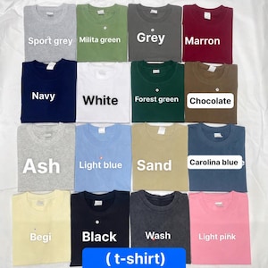 Peut inclure: Une collection de seize t-shirts &agrave; manches courtes et col rond dans diverses couleurs unies, notamment gris sport, vert militaire, gris, marron, marine, blanc, vert for&ecirc;t, chocolat, cendre, bleu clair, sable, bleu caroline, beige, noir, d&eacute;lav&eacute; et rose clair.