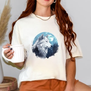 Vintage Wolf 90s Graphic Tee, Retro Oversized Moon Nature Shirt, Nostalgia Unisex Wolf T-Shirt, Aesthetic Gift for Animal or Nature Lover