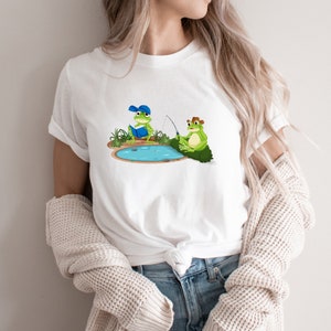 Frog 90s Vintage Graphic Shirt, Retro Toad Tee, Nature Graphic Tee, Unisex Oversized Cotton Shirt, Cottagecore Book Lovers Gift Shirt