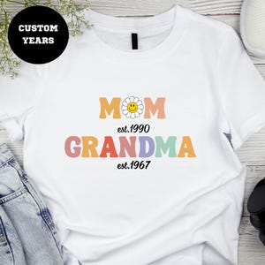 Custom Mom Grandma Est Shirt, Baby Announcement Tee, Grandma To Be Shirt, Personalized Gift for Grandma, New Grandbaby Reveal Shirt