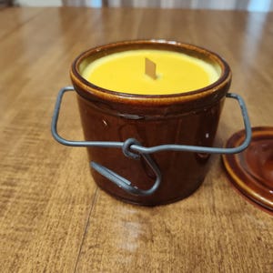 Ahornsirup Duftkerze, handgefertigt im upcycled Käsetopf, Holzdocht, 550 ml, C6