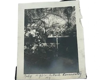 Ruby in Highland Park NY Conservatory 1917 vintage antieke foto