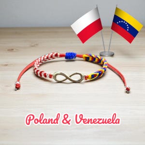 Puede incluir: Una pulsera trenzada roja, blanca y azul con un símbolo de infinito. La imagen incluye pequeñas banderas de Polonia y Venezuela. El texto "Poland & Venezuela" está escrito debajo de la pulsera.