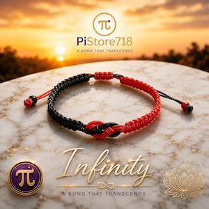 Puede incluir: Una pulsera trenzada negra y roja con un diseño de nudo infinito. La pulsera se muestra sobre una superficie de mármol con el texto "Infinity" y "PiStore718" en el fondo. La pulsera es un símbolo de un vínculo que trasciende.