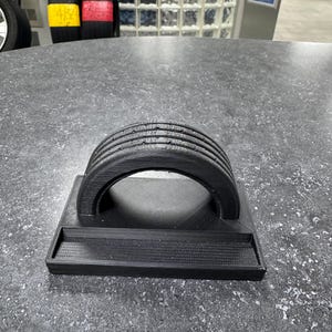 Porta-cartão de visita de pneu – acessório de mesa exclusivo para amantes de carros, mecânicos e oficinas mecânicas – organizador impresso em 3D, presente divertido para escritório