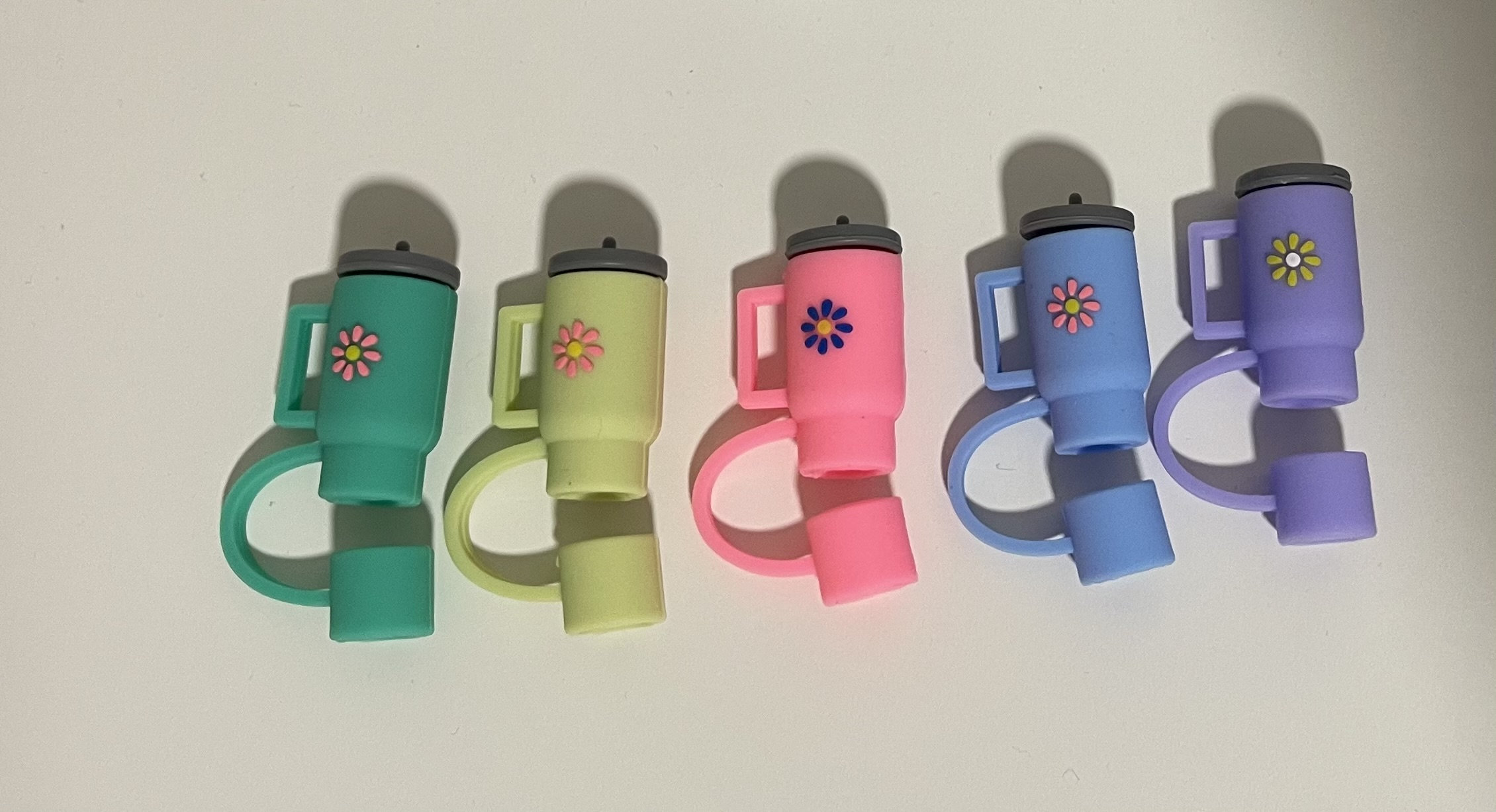 Strohhalm-Abdeckkappe Mit Initial-Anhänger – Für Stanley Cup & Co., Violett