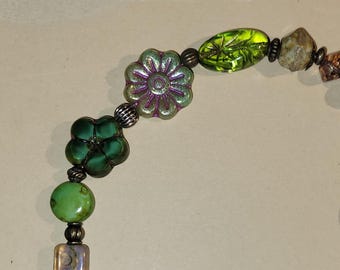 Green Czech glass flowers bracelet