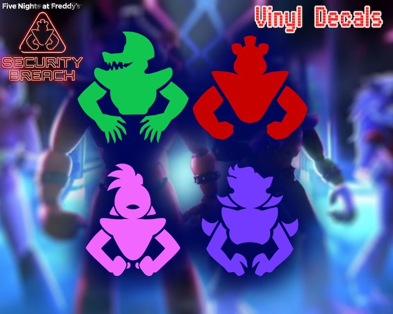 Pu&ograve; includere: Quattro adesivi in vinile con personaggi del videogioco "Five Nights at Freddy's: Security Breach". Gli adesivi sono di colore verde, rosso, rosa e viola. Il testo "Vinyl Decals" &egrave; in alto nell'immagine.