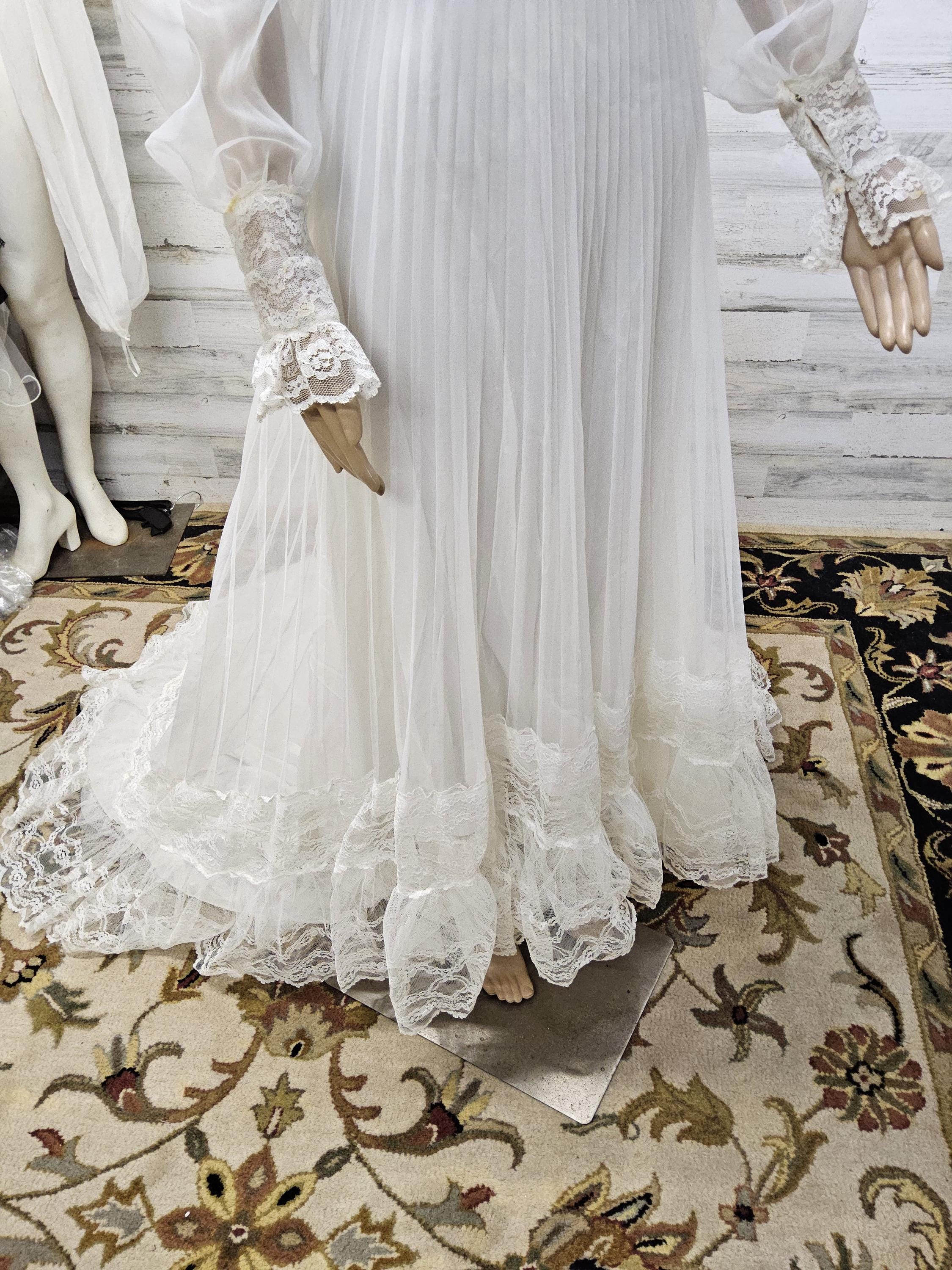 antique twirl lace trim long dress (S/M) 70s White Lace Trim Prairie Maxi Dress