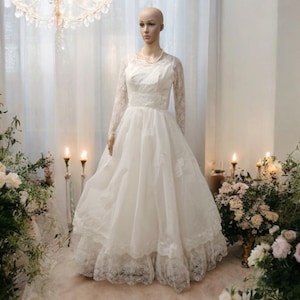 1950&#39;s Wedding Dress Lacy Vintage Tiered Lacy Train Scarlet O&#39;Hara Lacy Southern Belle Dress [031]