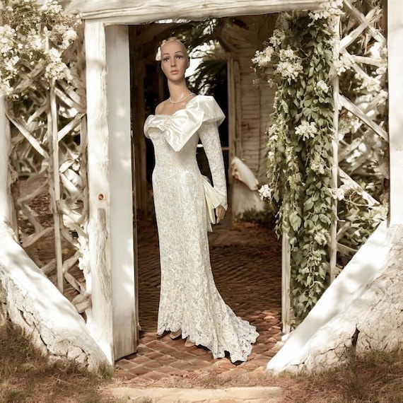 chinese dress ladies Vintage Lace White Wedding Dress with Illusion Sleeves  loveangeldress