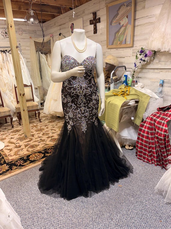 black mother of the bride dress Nox Anabel MH137 Long Evening Gown Beaded Women's Summer Beach Halter Size:8 US / 42 EU Depth_19.33