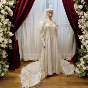Victorian Cream Lace & Satin Wedding Gown Beautiful Train High Collar Pearl Beads detailing Flower&#39;s