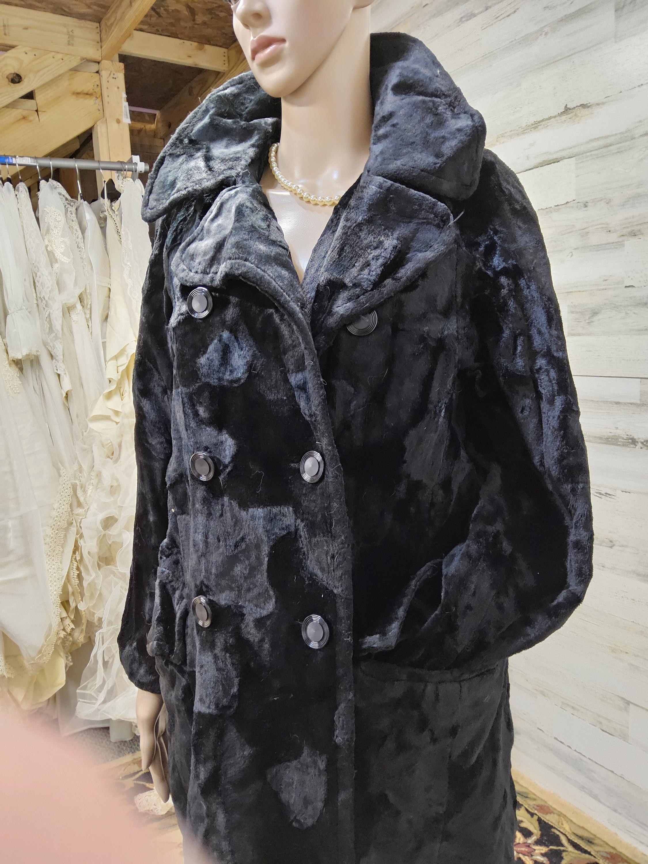 黒ファーコート サテン裏地付き 黒ファーコート サテン裏地付き 黒ファーコート刺繍入りサテン裏地