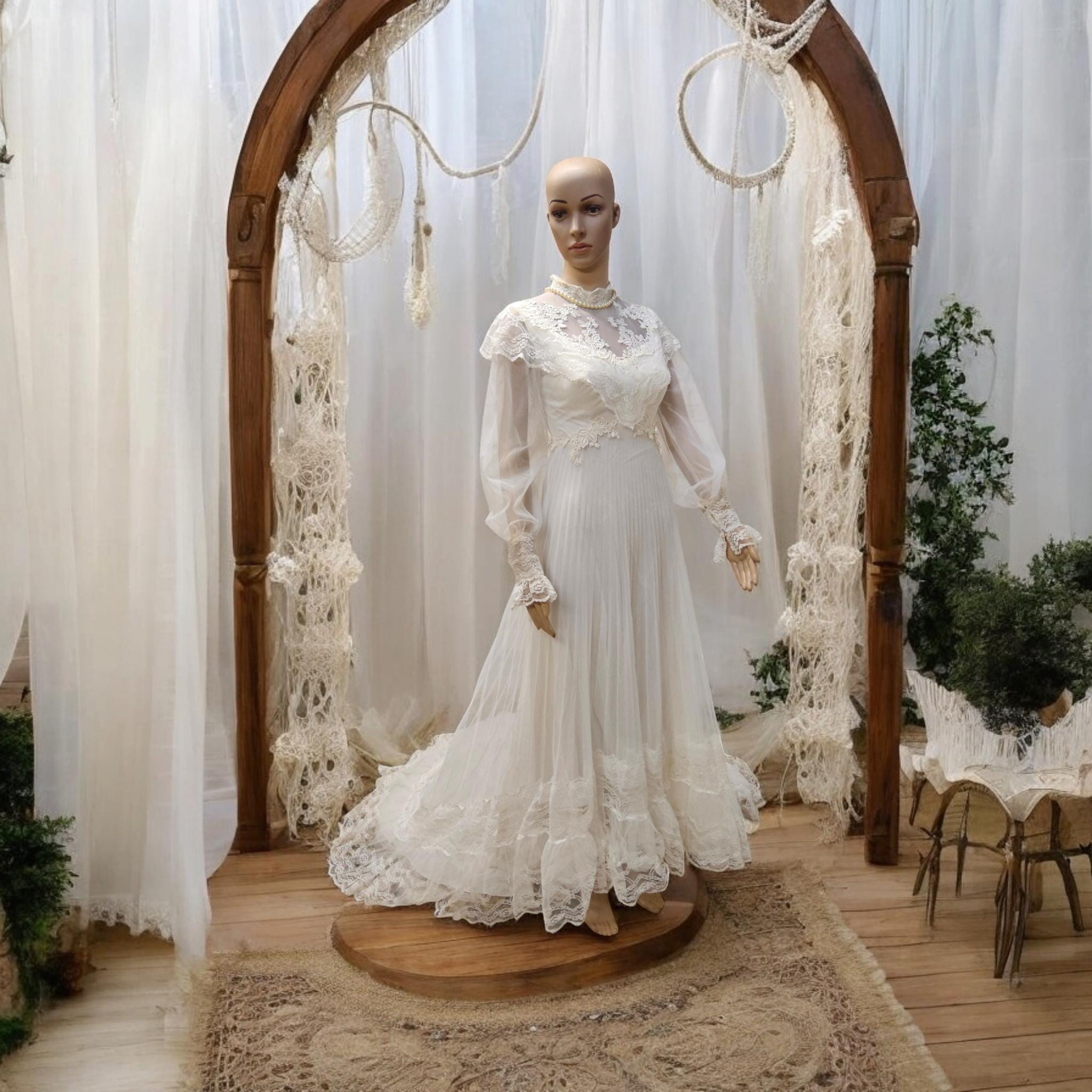 dechirico購入ヴィンテージビッグチェーンブレスレlailavintage Vintage 60s Edwardian Style Wedding Dress: Accordion Pleated Lace