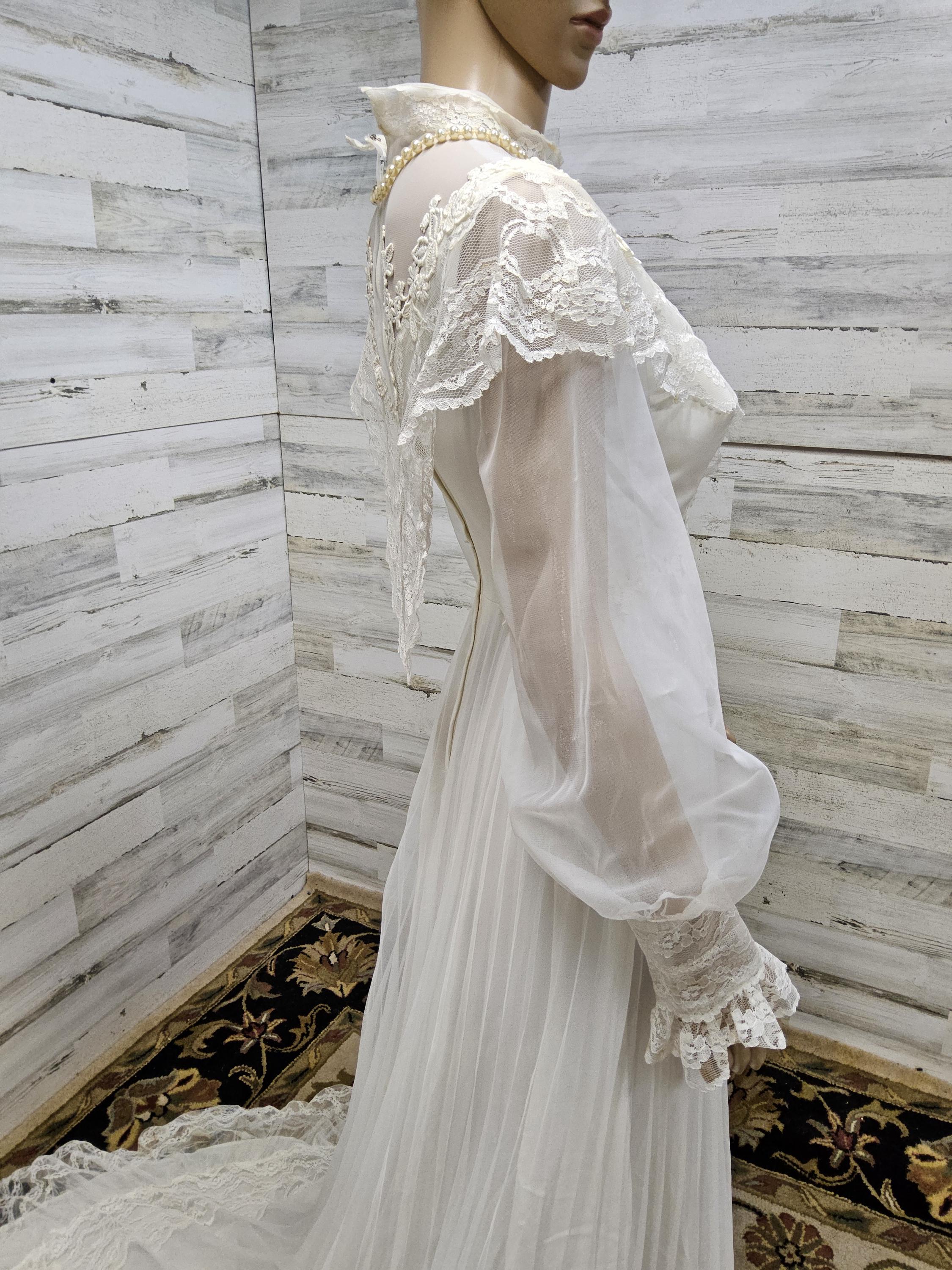 edwardian high neck lace dress Authentic Antique Wedding Dress, Long Sleeves, Edwardian High Neck, in White Lace. Ideal for a Romantic, Retro, Vintage, Folk Wedding