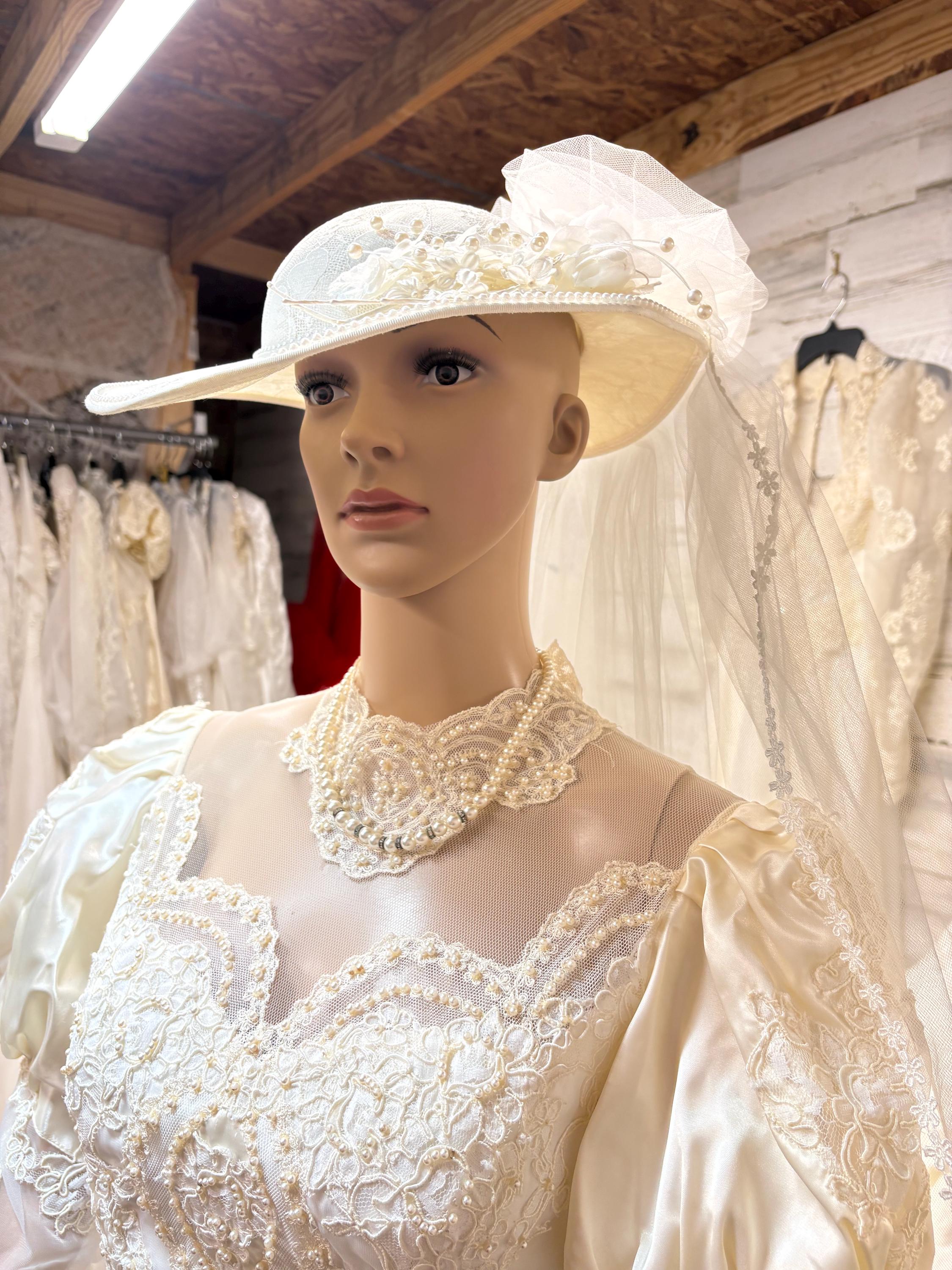 Vintage Pearl & Lace Bridal Hat: Bohemian Victorian Wedding  display picture 1