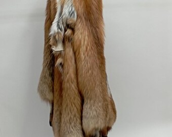 Pieles de zorro dorado curtidas de gran tamaño de SAGA FURS, Finlandia