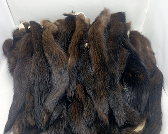 Cola de visón marrón semi-beige curtida y vestida, de pieles de visón SAGA (Finlandia)