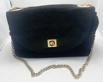 Bolso de mano SAGA de piel de visón negra hecho a mano con cadena dorada