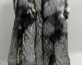 Pieles de zorro platino curtidas de gran tamaño de SAGA FURS, Finlandia