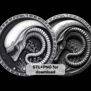 Puede incluir: Dos medallones circulares de color plateado con un diseño en relieve de una criatura extraterrestre con una cola larga y rizada. El texto "STL+PNG for download" está impreso en la parte inferior de los medallones.