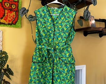 groovy 1970s green dress with waist tie