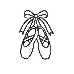 Może przedstawiać: Czarno-biała ilustracja pary baletek zawieszonych na kokardzie. Buty mają paski i zaokrąglony nosek, a kokarda ma powiewające wstążki. Obraz jest na białym tle.