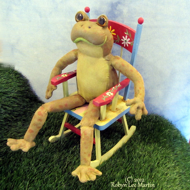 Toad Doll Pattern, Primitive Toad, Frog Doll, image 5
