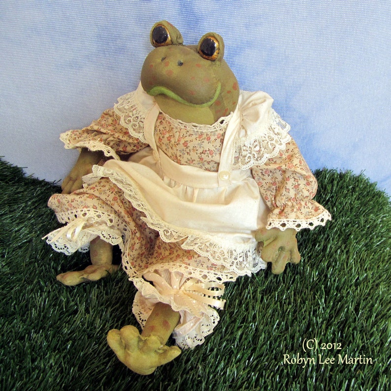 Toad Doll Pattern, Primitive Toad, Frog Doll, image 4