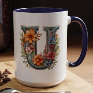Letra floral U Taza inicial, Monograma U en taza Regalo para ella, Taza de café floral de acuarela, Regalo para mamá Regalo para amigo Regalo para compañero de trabajo