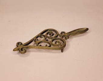 Vintage Brass Trivet Wall Hanging: Ornate Scroll Design, Boho Kitchen Decor