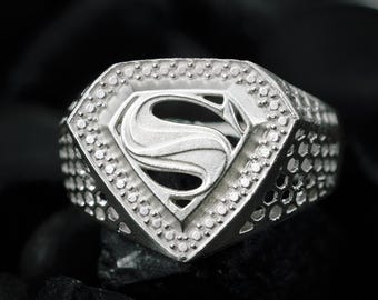 Superman Signet Ring | Modern Jewellery | Honeycomb Lattice Shield Band | Futuristic Superhero Ring | Sterling Silver Geek Gift for Him