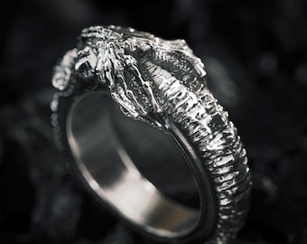 Alien Facehugger Ring | Sci-Fi Horror Sterling Silver Jewellery |  Handcrafted Geek Gift - The Hugger The Hugger