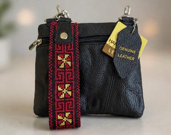 Bolso bandolera de piel negra con correa Tatreez bordada a mano / Correa con bordado palestino + monedero / Bolso de diseño artesanal