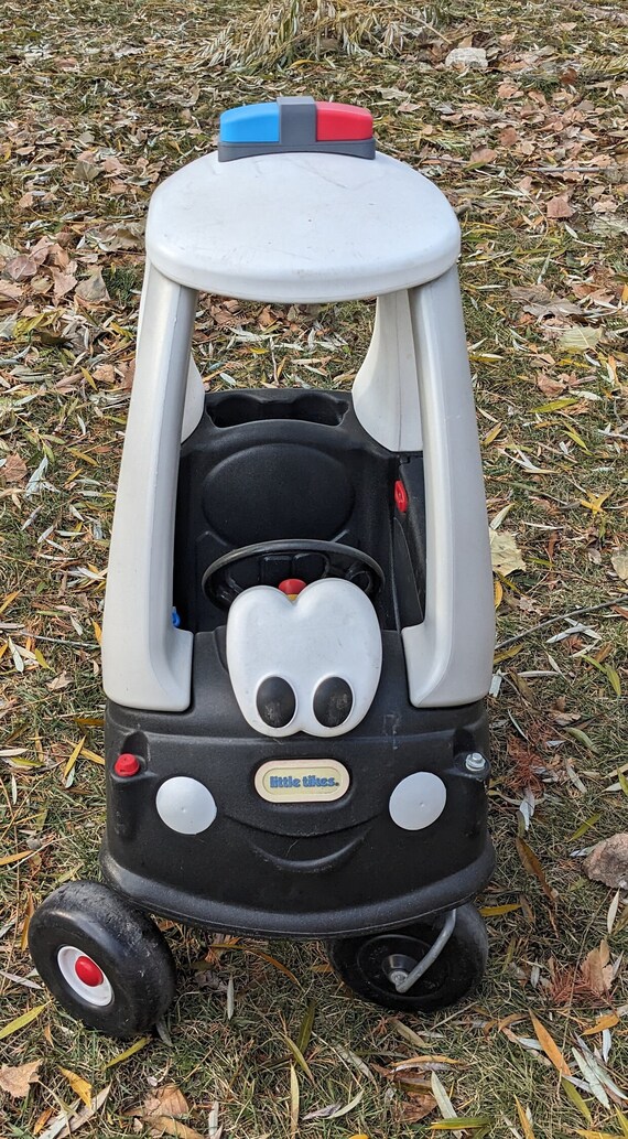 Cozy coupe police car with lights sales