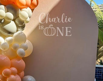 ¿Es una calabaza? Letrero adhesivo de cumpleaños, primer cumpleaños personalizado, fiesta temática de otoño