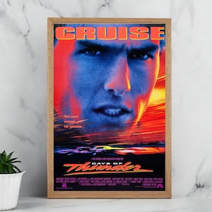 Peut inclure: Affiche encadrée du film "Jours de tonnerre" avec un gros plan du visage de Tom Cruise en tons bleus et rouges. Le titre est en lettres rouges en gras, avec le slogan "You can't outrun the thunder."