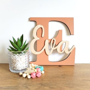 Signo de nombre de madera con letra mayúscula, signo hecho a mano, signo de nombre personalizado, signo de nombre de guardería, carta de monograma, signo de bebé, decoración de pared