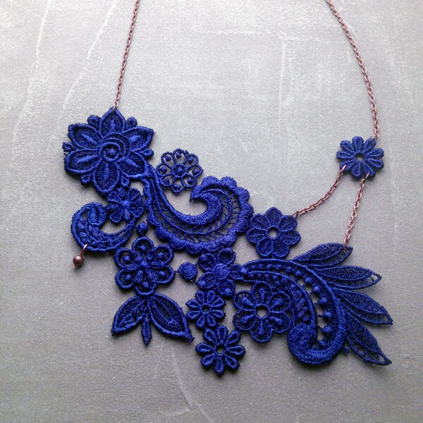 Lace ketting / / MIHARA / / saffier blauw / / kobalt / / vintage stijl / bruiloft sieraden / bloemen / romantisch sieraden / bruid / iets blauw