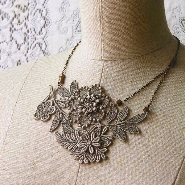 annabel lace necklace (khaki)