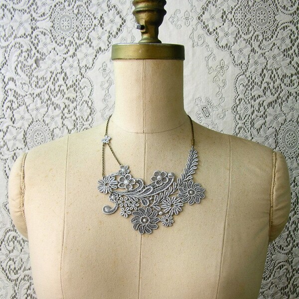 lace necklace -ADIEU TRISTESSE- (pale grey)