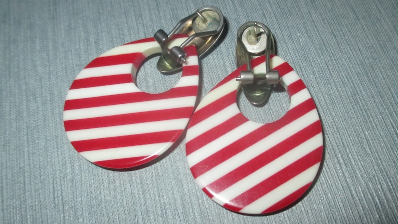 Vintage MOD 80s Red and White Striped Lucite Teardrop Dangle Pierced Earrings
