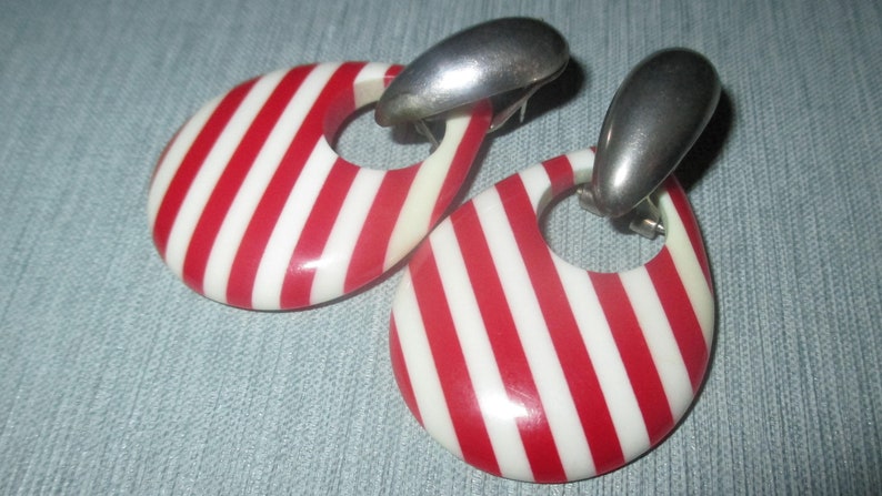 Vintage MOD 80s Red and White Striped Lucite Teardrop Dangle Pierced Earrings