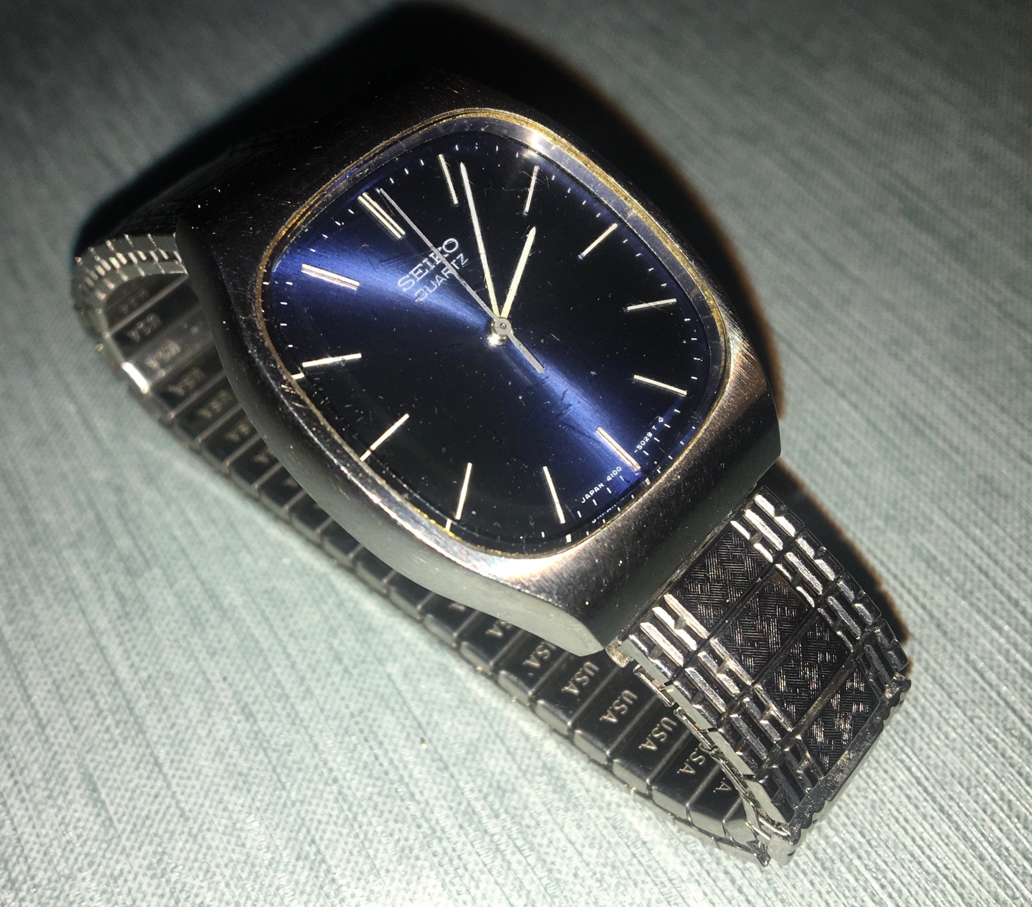 Vintage 80s Seiko Quartz Japan Blue Dial With Silver Stretch - Etsy Vintage 80s Seiko Quartz Japan Blue Dial With Silver Stretch - Etsy