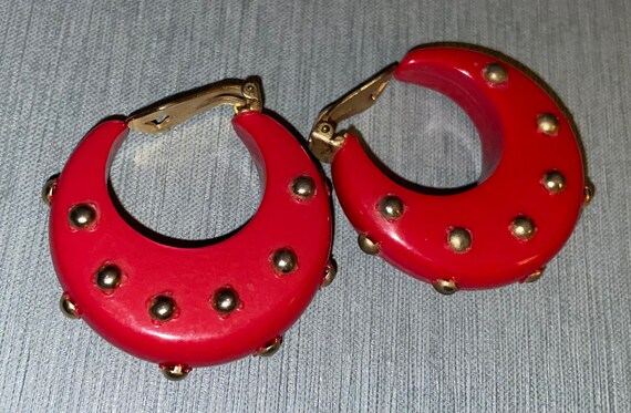 Vintage MOD 60s Red Lucite Polka Dot Hoop Clip Ea… - image 2