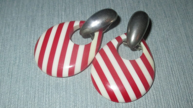 Vintage MOD 80s Red and White Striped Lucite Teardrop Dangle Pierced Earrings