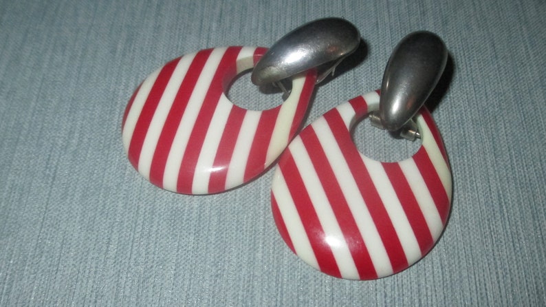 Vintage MOD 80s Red and White Striped Lucite Teardrop Dangle Pierced Earrings
