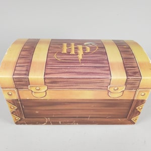 Baúl del tesoro de cartón del juego de cartas de Harry Potter del año 2000